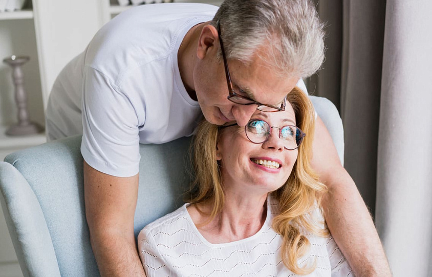 Симптомы катаракты у пожилых и женщин: есть ли различия